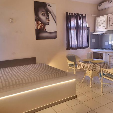 Studio Lipstick Saly Exterior foto